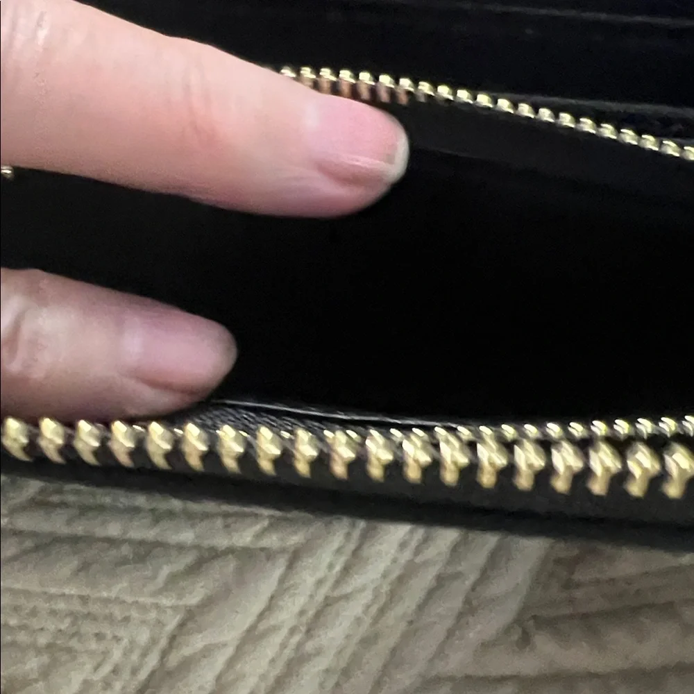 NIB Louis Vuitton Zippy Black Wallet with White Monogram Accents - Picture 13 of 16